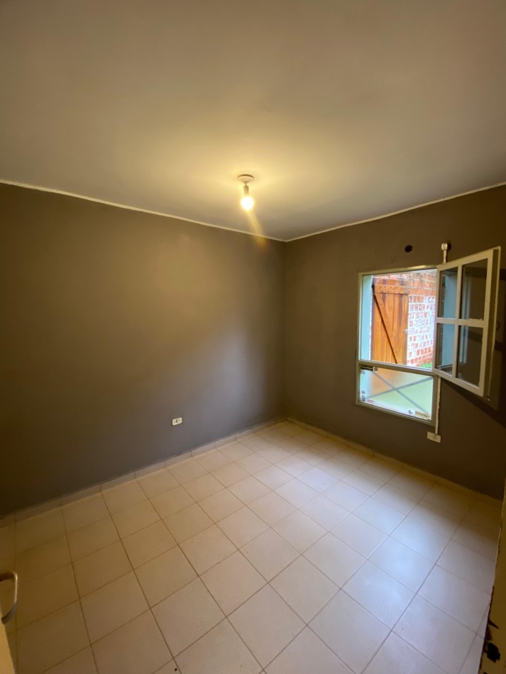 ALQUILA CASA 2 DORMI Z/JAURETCHE Y AV.QUARANTA B° 20 VIVIENDAS 