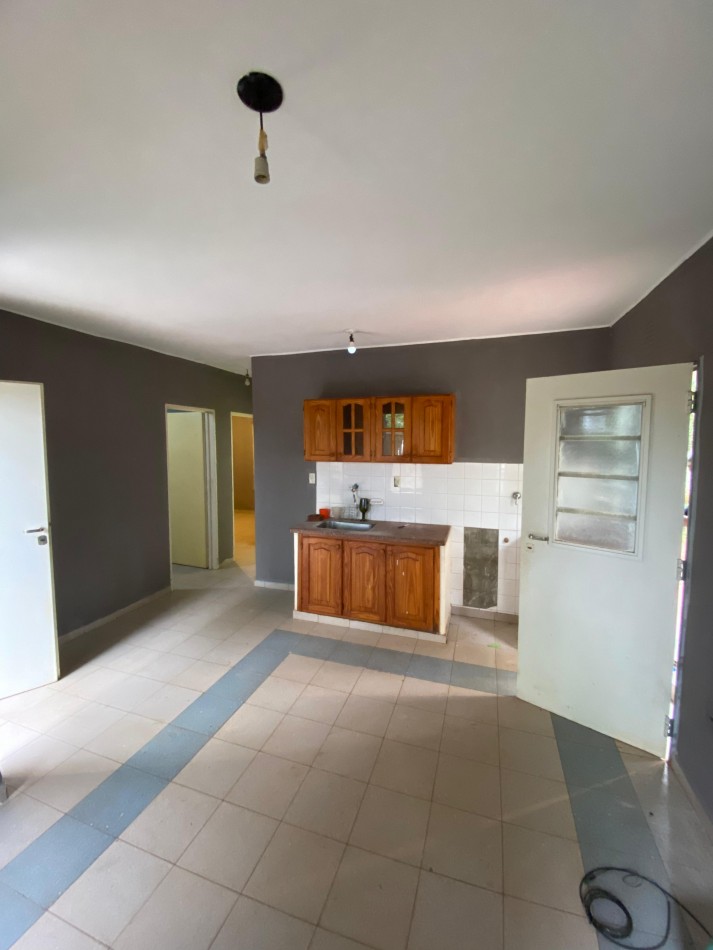ALQUILA CASA 2 DORMI Z/JAURETCHE Y AV.QUARANTA B° 20 VIVIENDAS 