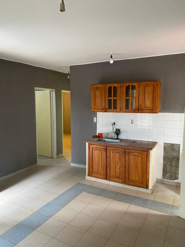 ALQUILA CASA 2 DORMI Z/JAURETCHE Y AV.QUARANTA B° 20 VIVIENDAS 