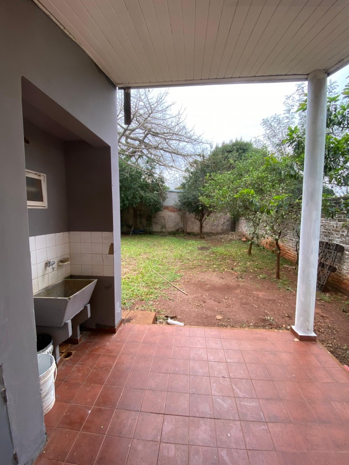 ALQUILA CASA 2 DORMI Z/JAURETCHE Y AV.QUARANTA B° 20 VIVIENDAS 