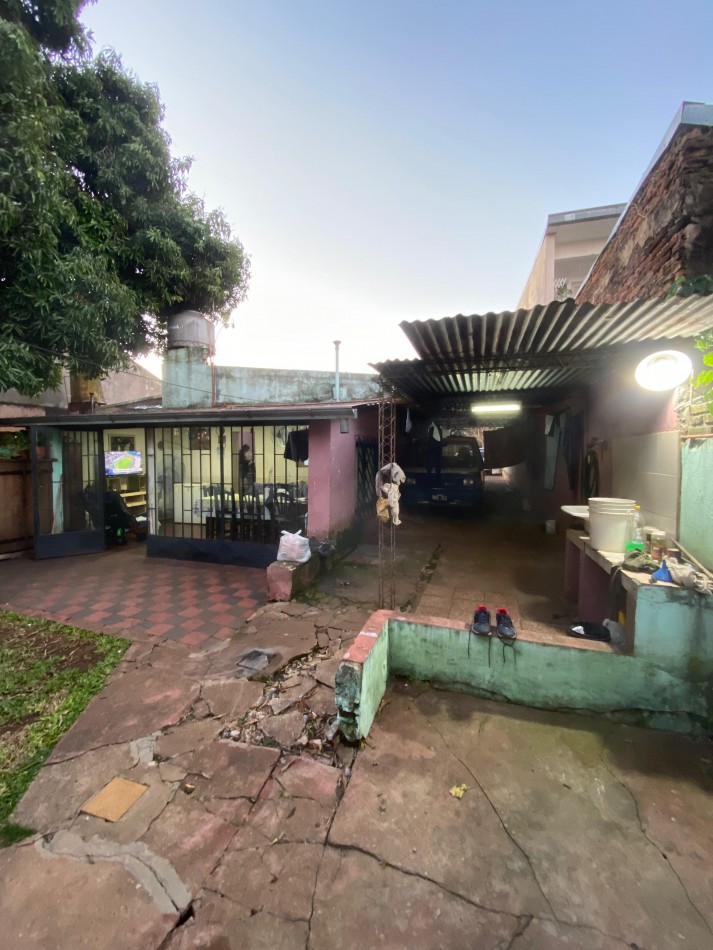 CASA EN VENTA A RECICLAR EN Z/ AV. RADEMACHER Y AV.MAIPU