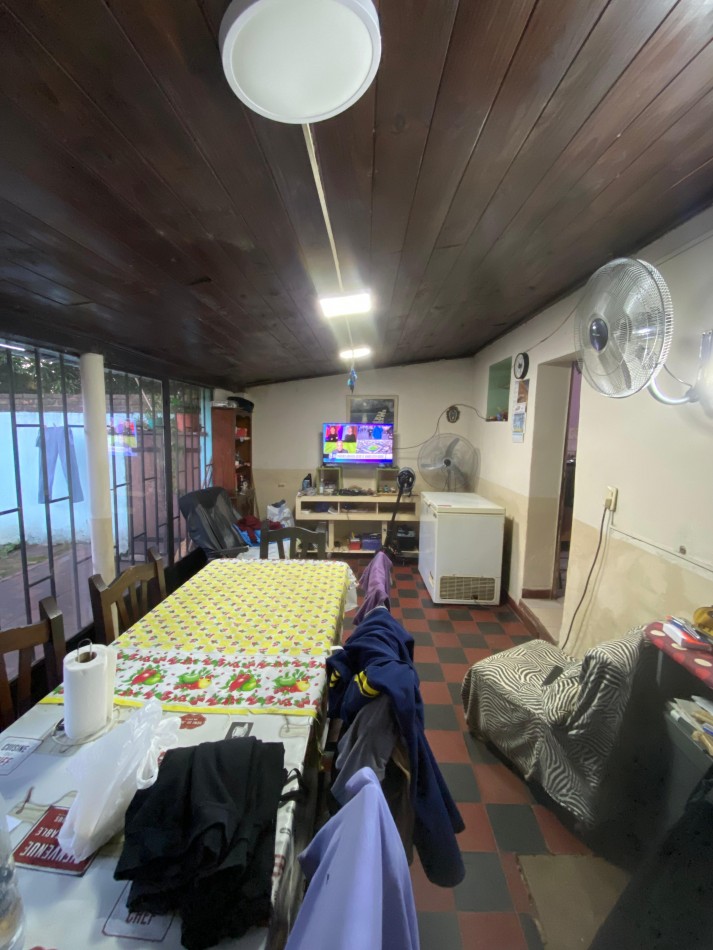 CASA EN VENTA A RECICLAR EN Z/ AV. RADEMACHER Y AV.MAIPU