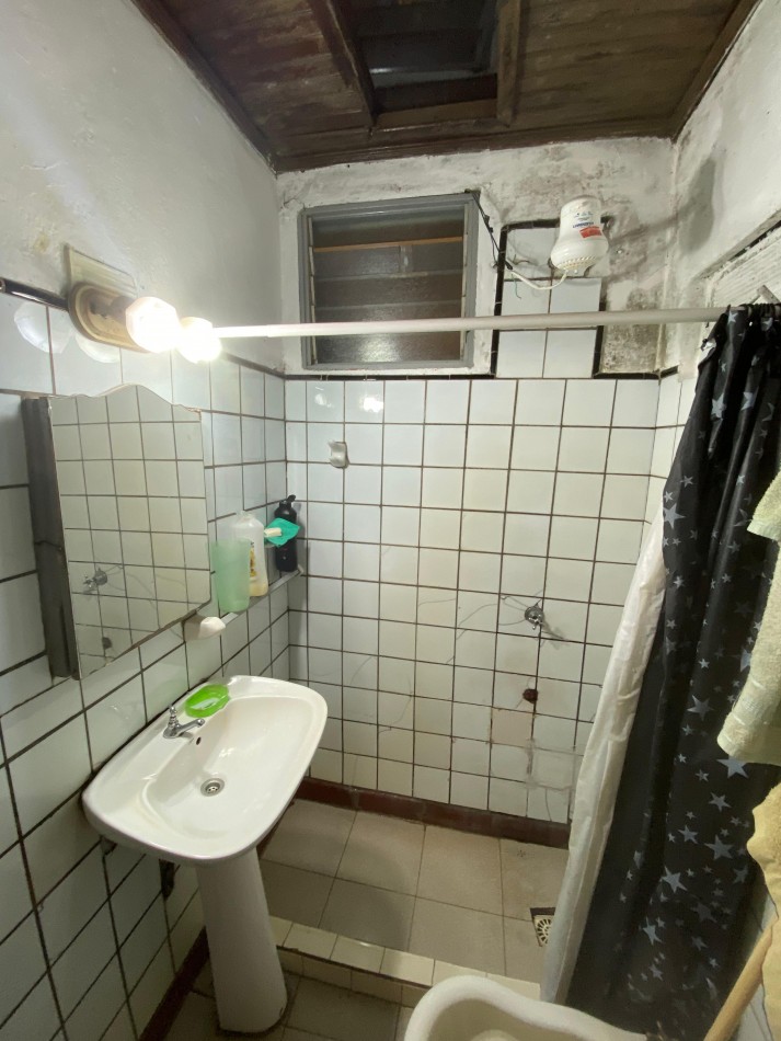 CASA EN VENTA A RECICLAR EN Z/ AV. RADEMACHER Y AV.MAIPU