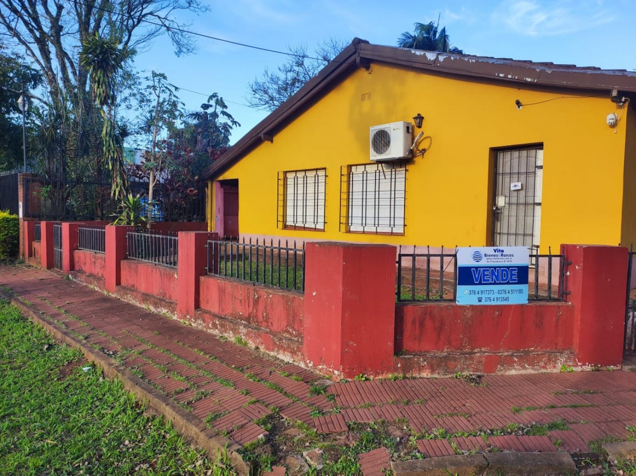 CASA EN VENTA EN ESQUINA - GRAN LOTE-  Z/AV. QUARANTA Y RUTA 213 