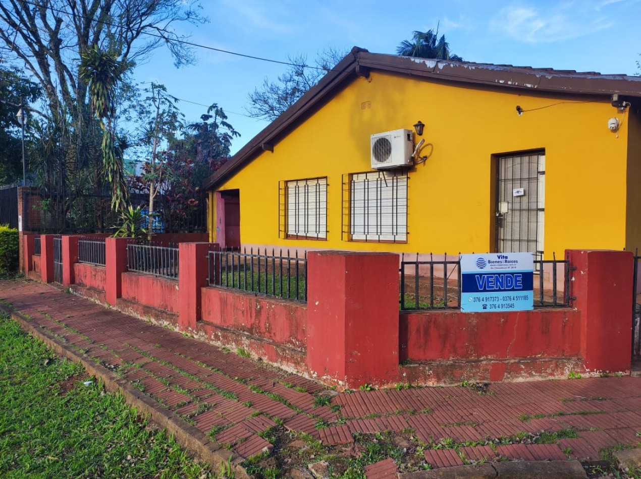 CASA EN VENTA EN ESQUINA - GRAN LOTE-  Z/AV. QUARANTA Y RUTA 213 