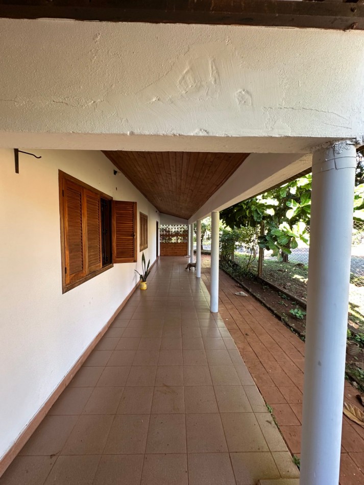 CASA EN VENTA CON AMPLIO TERRENO EN ESQUINA   B° ALTOS DE BELLA VISTA