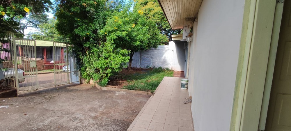 CASA EN VENTA A RECICLAR  4 DOMITORIOS -3 BAÑOS Z/URUGUAY Y MONTEAGUDO