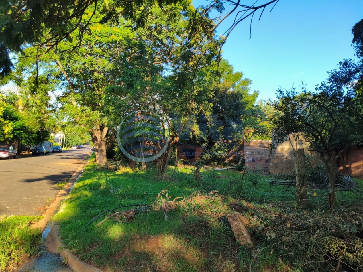 EN VENTA TERRENO EN ESQUINA Z/AV.ITUZAINGO Y AV. AGUADO