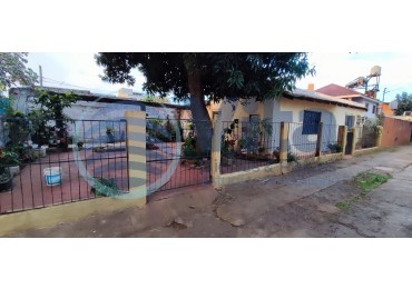 CASA EN VENTA A RECICLAR Z/AV. LAVALLE Y AV. T. TACUARI